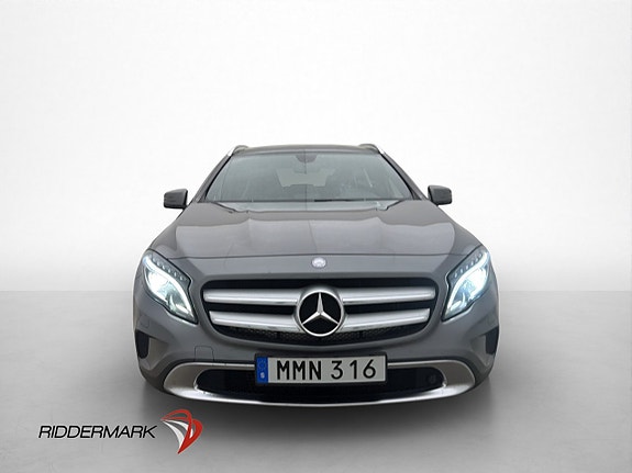 Mercedes-Benz GLA200 2 of 27