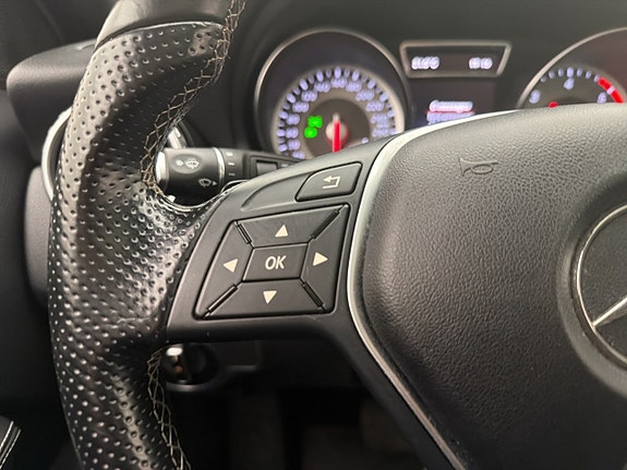 Mercedes-Benz GLA200 13 of 27
