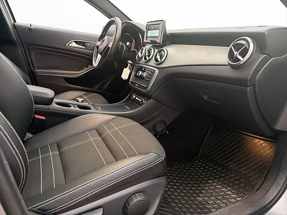 Mercedes-Benz GLA200 20 of 27