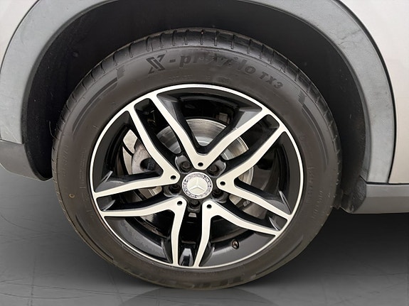 Mercedes-Benz GLA200 26 of 27