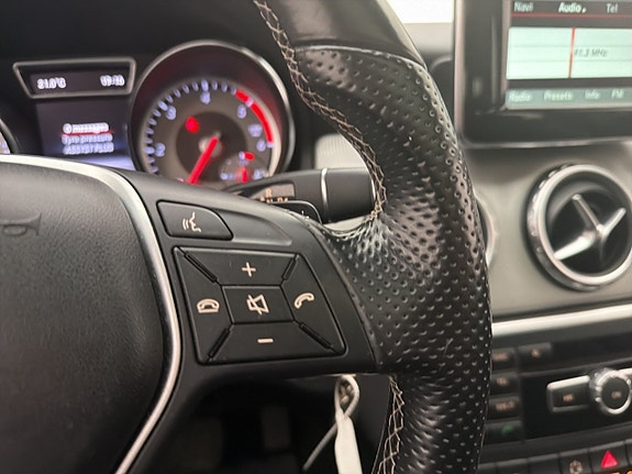 Mercedes-Benz GLA200 15 of 27