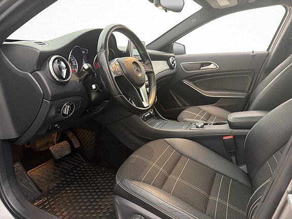 Mercedes-Benz GLA200 9 of 27
