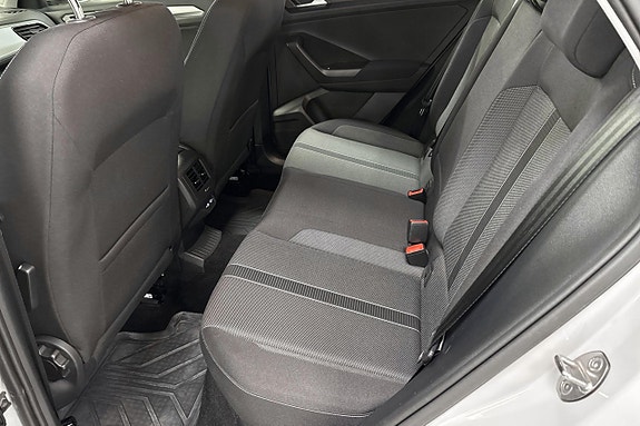 Volkswagen T-Roc 16 of 20