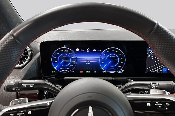 Mercedes-Benz EQA250+ 10 of 18