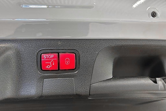 Mercedes-Benz CLA250 e 15 of 17
