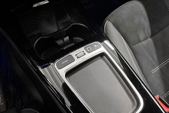 Mercedes-Benz CLA250 e 12 of 17