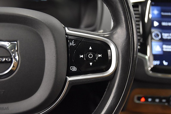 Volvo XC90 11 of 30
