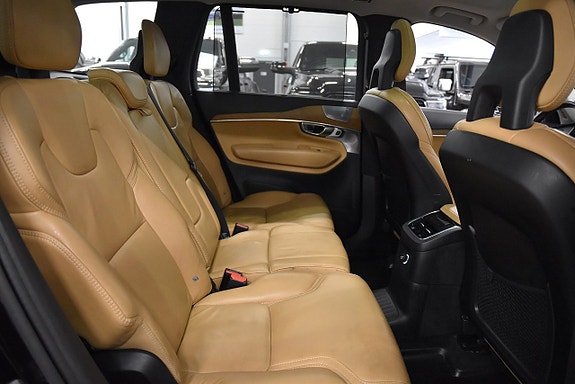 Volvo XC90 14 of 30