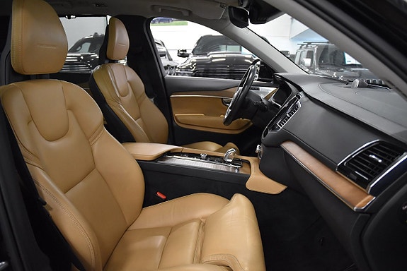 Volvo XC90 12 of 30