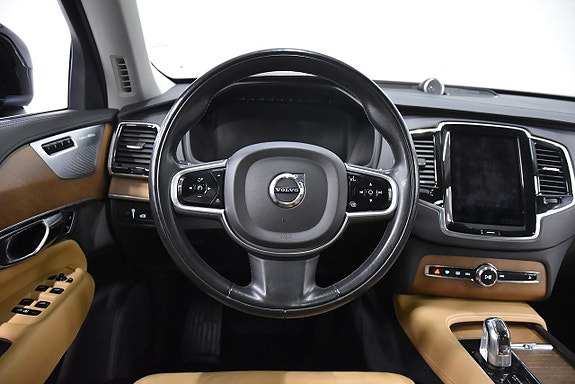 Volvo XC90 2 of 30