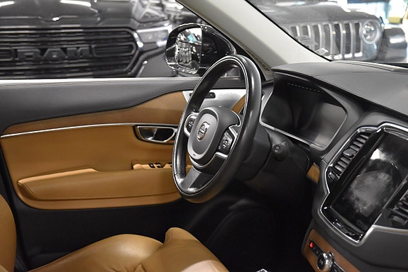 Volvo XC90 8 of 30