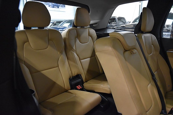 Volvo XC90 15 of 30