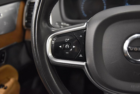 Volvo XC90 10 of 30