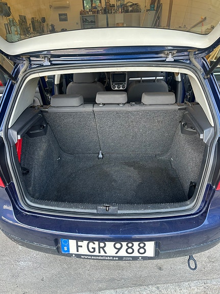 Volkswagen Golf V 5 of 9