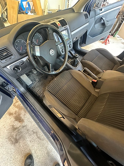 Volkswagen Golf V 3 of 9