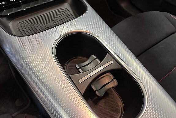 Mercedes-Benz CLA350 12 of 18