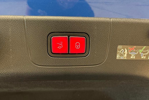Mercedes-Benz CLA350 15 of 18