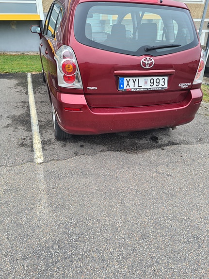 Toyota Corolla Verso 4 of 4