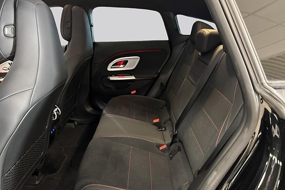 Mercedes-Benz CLA350 9 of 21