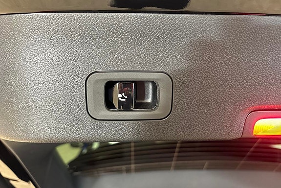 Mercedes-Benz CLA350 16 of 21