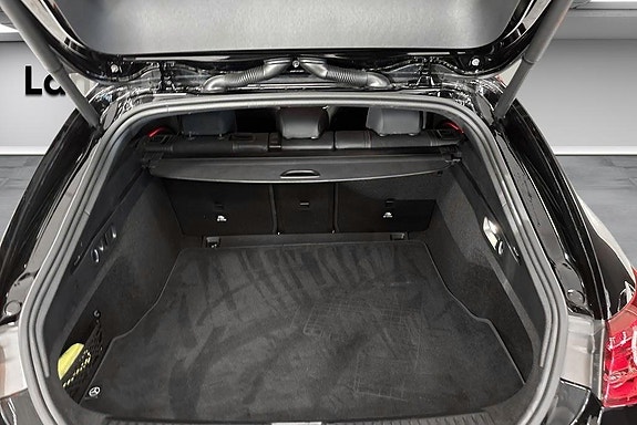 Mercedes-Benz CLA350 14 of 21