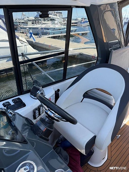 Bavaria S33 HT -2020 | 2 x Volvo Penta D3-220 7 of 12