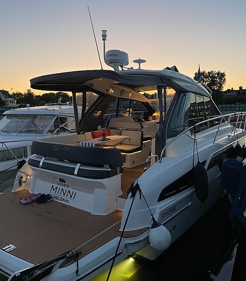 Bavaria S33 HT -2020 | 2 x Volvo Penta D3-220 3 of 12
