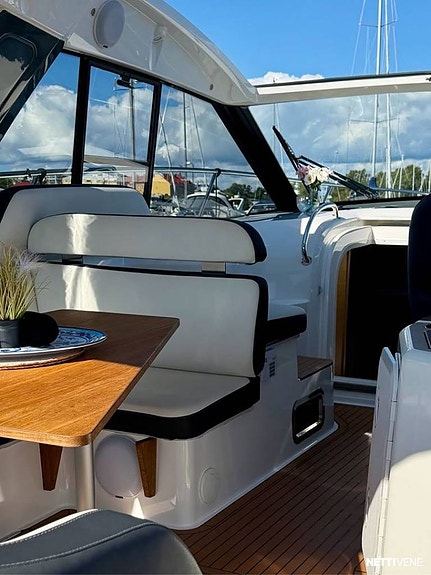 Bavaria S33 HT -2020 | 2 x Volvo Penta D3-220 5 of 12