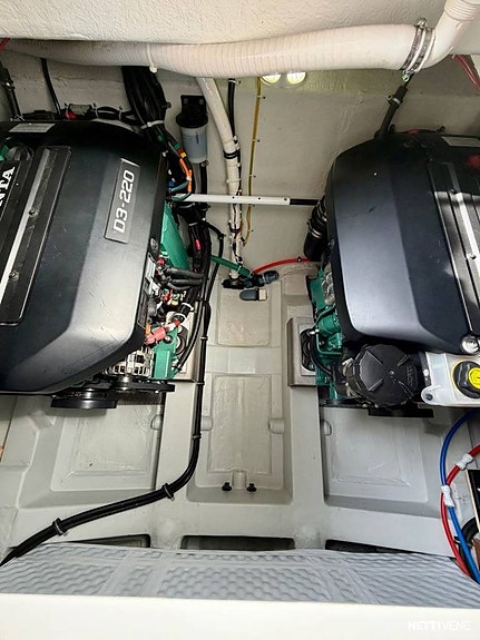 Bavaria S33 HT -2020 | 2 x Volvo Penta D3-220 12 of 12