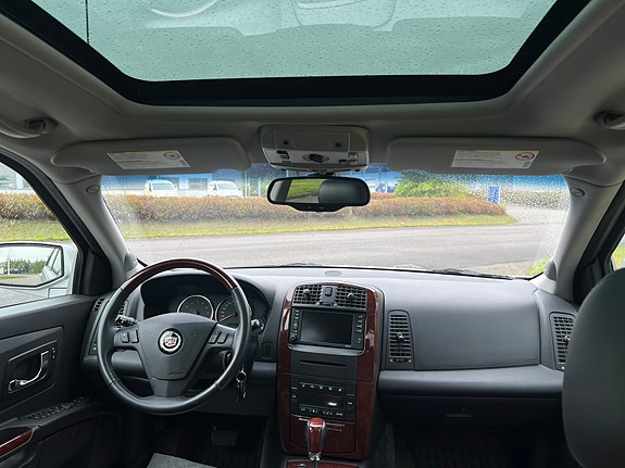 Cadillac SRX 10 of 14