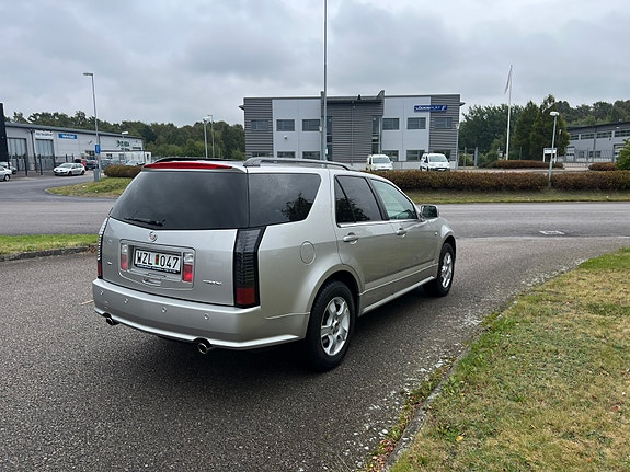 Cadillac SRX 5 of 14