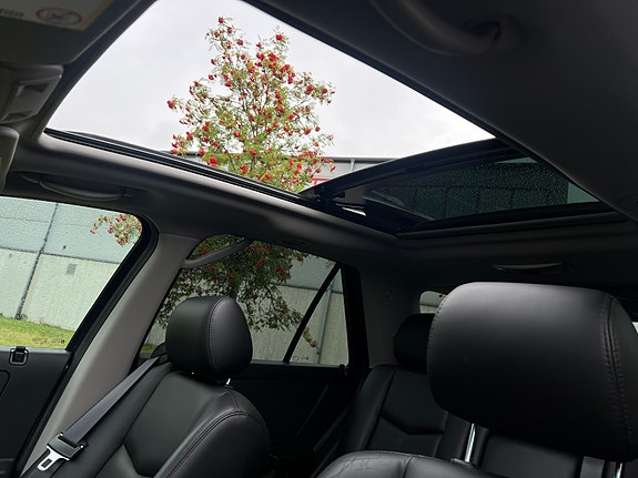 Cadillac SRX 11 of 14
