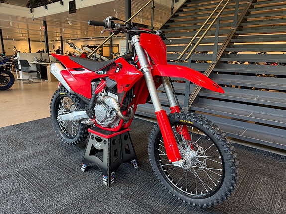 GasGas MC 250F 2 of 8