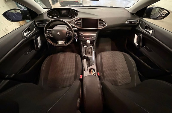 Peugeot 308 SW 7 of 12