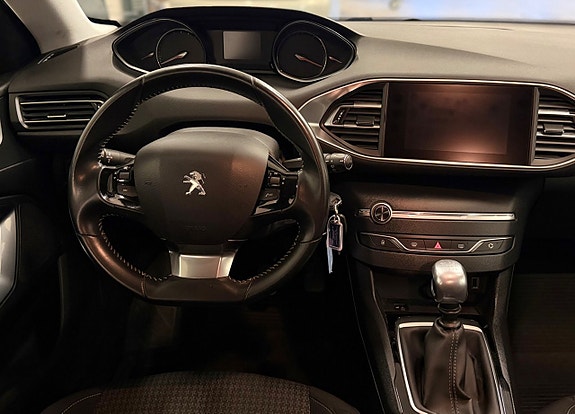 Peugeot 308 SW 8 of 12