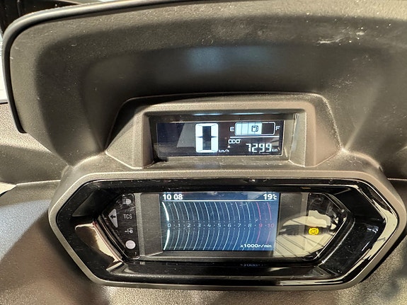 Yamaha Xmax 300 Tech-Max svart 8 of 8
