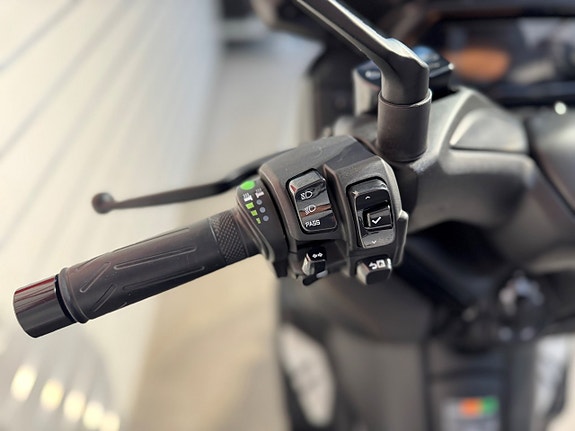 Yamaha Xmax 300 Tech-Max svart 3 of 8