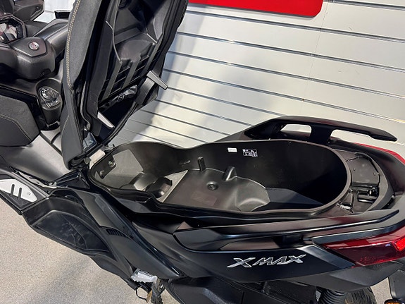 Yamaha Xmax 300 Tech-Max svart 7 of 8