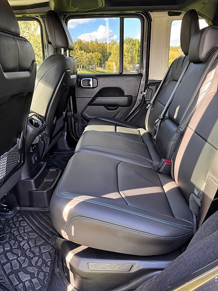 Jeep Wrangler 8 of 13