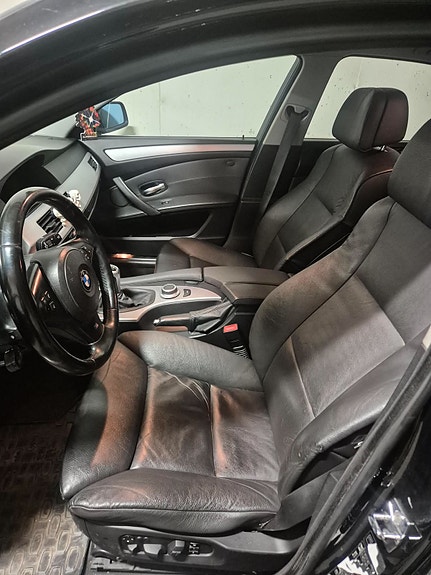 BMW 523i 4 of 4
