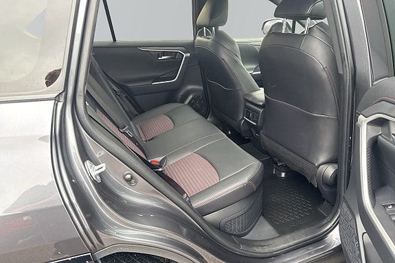 Toyota RAV4 8 of 20