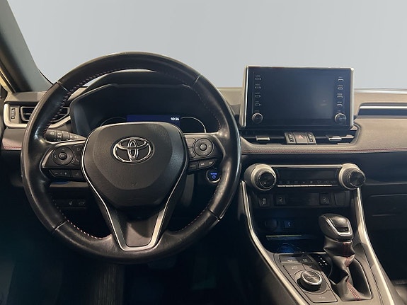 Toyota RAV4 8 of 27
