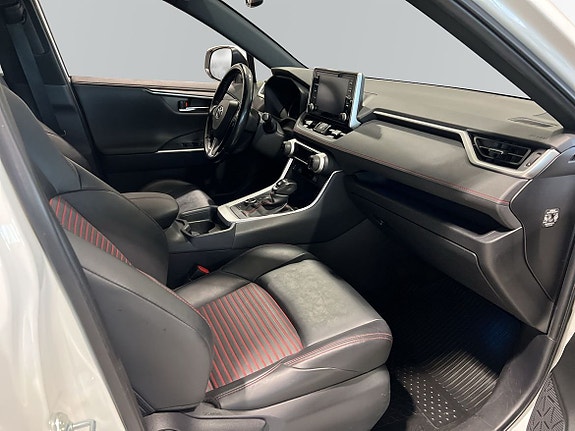 Toyota RAV4 6 of 27