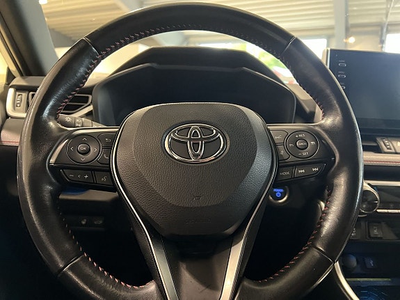 Toyota RAV4 13 of 27
