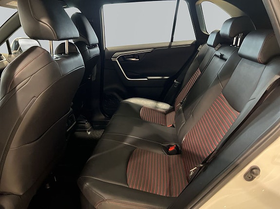 Toyota RAV4 11 of 27