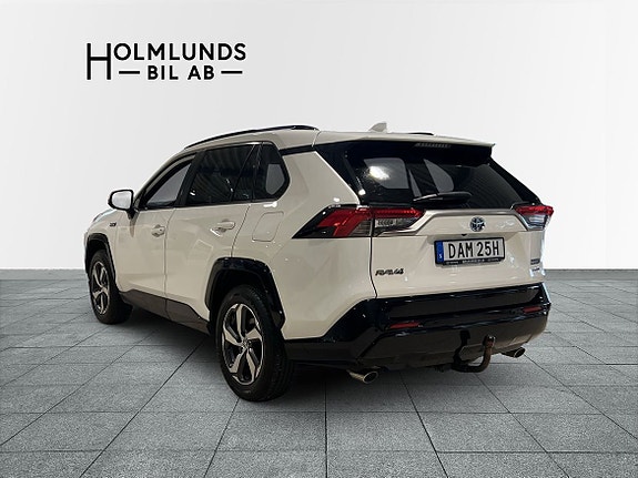 Toyota RAV4 2 of 27