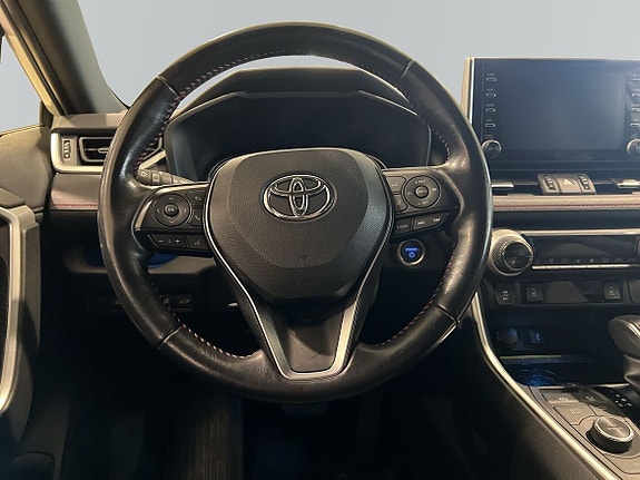 Toyota RAV4 9 of 27