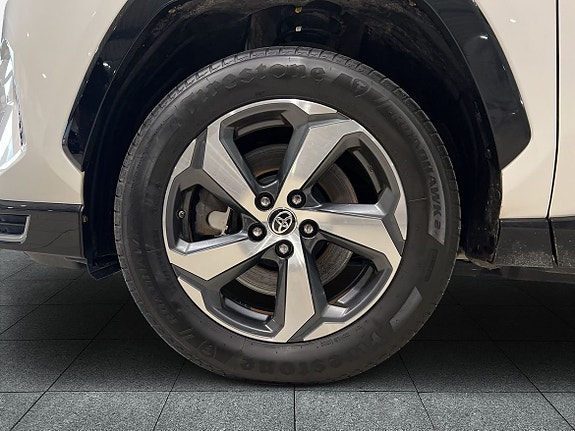 Toyota RAV4 16 of 27