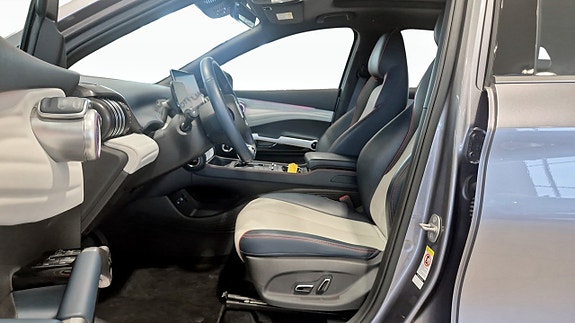 BYD Atto 3 8 of 12