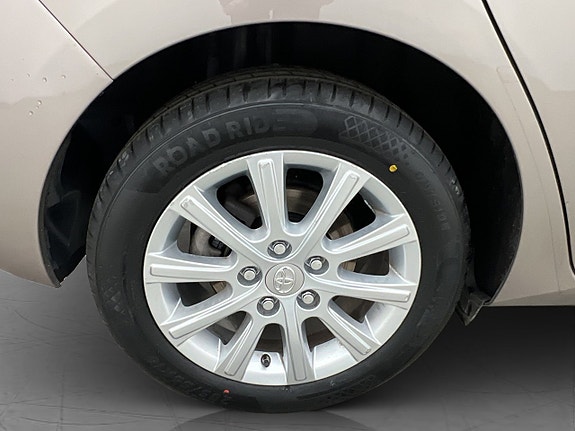 Toyota Auris 28 of 29